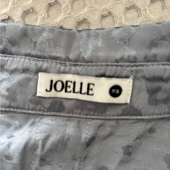 Light Gray Textured Button-Front Blouse - Picture 6 of 6